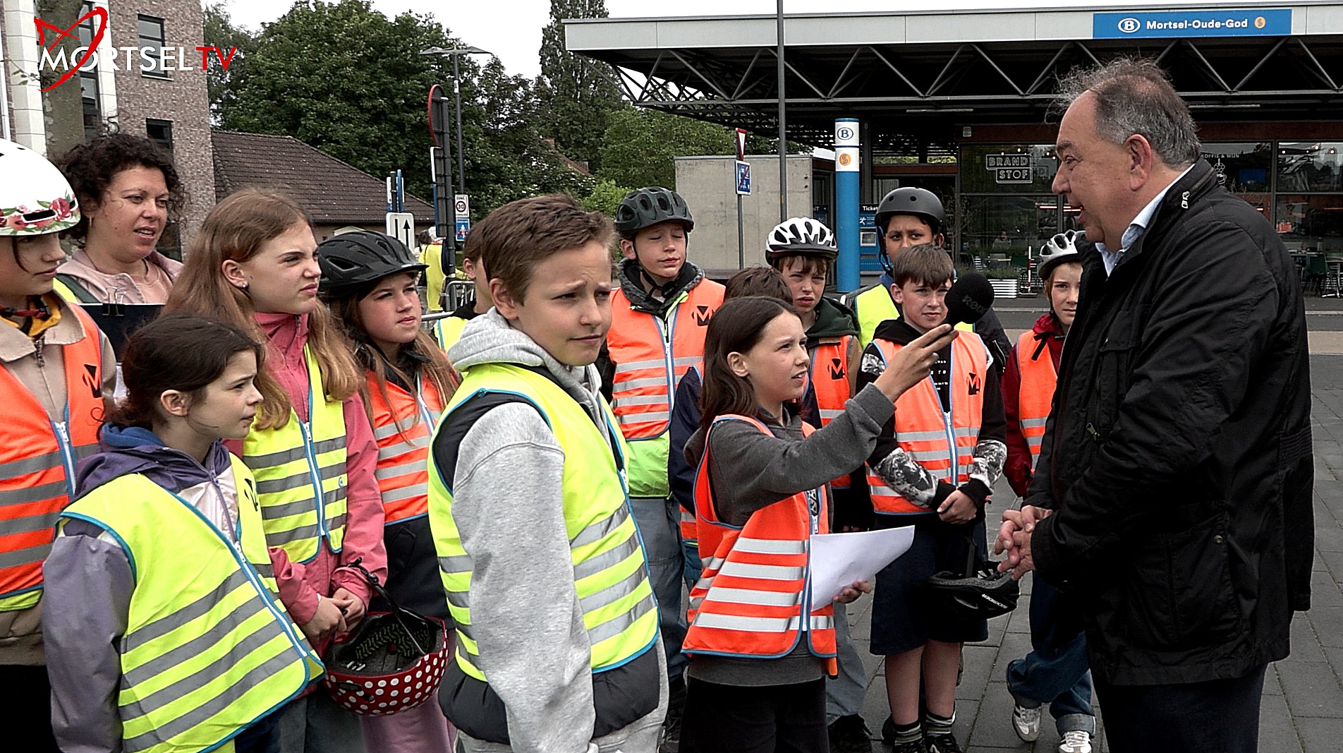 Het Grote Fietsexamen in Mortselse Scholen • Jim en Anke in gesprek met Burgemeester Erik Broeckx