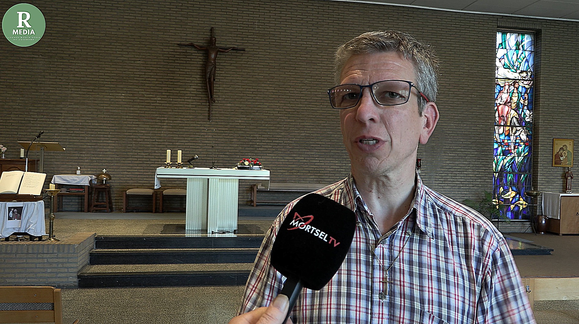 Emotionele afscheidsceremonie in de Sint-Jozefkerk te Edegem met Pastoor Tom Schellekens
